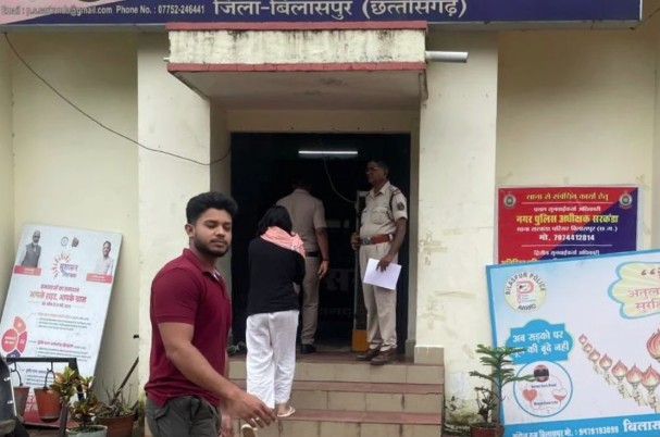 हिंदू लड़की के साथ आपत्तिजनक स्थिति में मिला मुस्लिम युवक